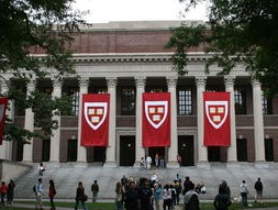 美国哈佛留学一年40万够吗？哈佛留学生一年学费多少？